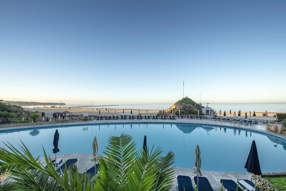 Algarve Casino Hotel Portimao Ngoại thất bức ảnh The pool at the hotel