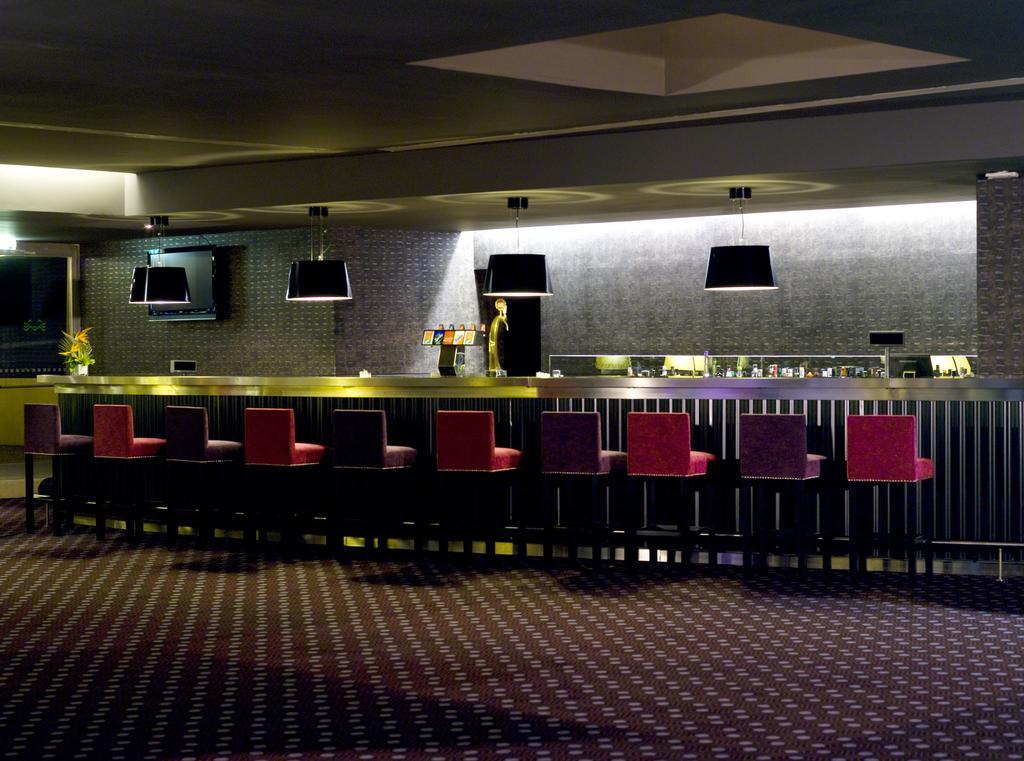 Algarve Casino Hotel Portimao Ngoại thất bức ảnh The bar at the 1967