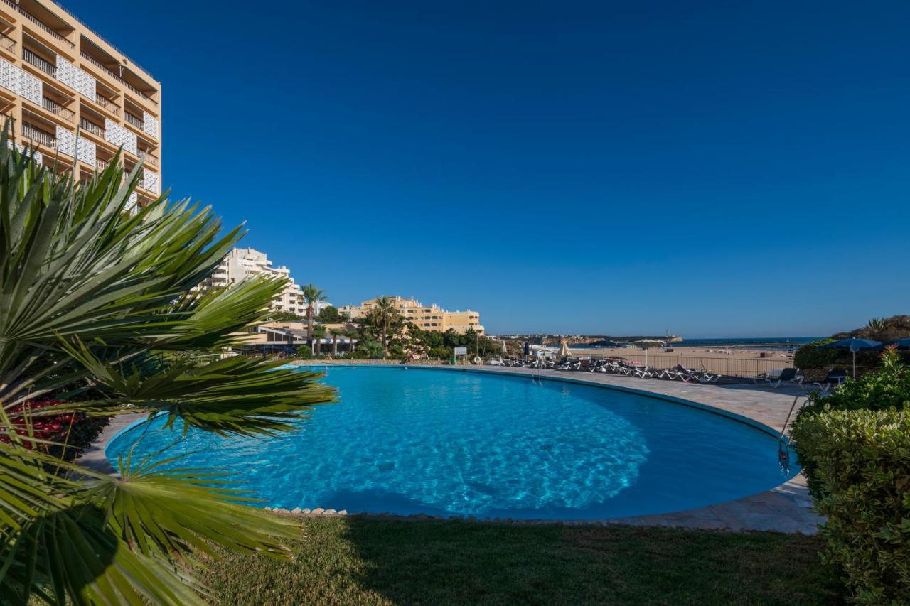 Algarve Casino Hotel Portimao Ngoại thất bức ảnh The pool at the hotel